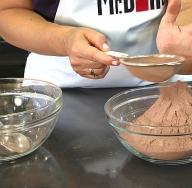 Πώς να φτιάξετε ένα κέικ Whoopie Pie στο σπίτι χρησιμοποιώντας μια συνταγή βήμα προς βήμα με μια φωτογραφία της Whoopie Pie στο σπίτι