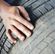 Kočo okrasimo z gredicami iz pnevmatik: zanimive ideje in možnosti