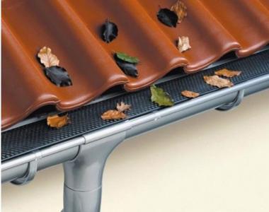 ﻿ Как правильно установить водостоки для крыши своими руками